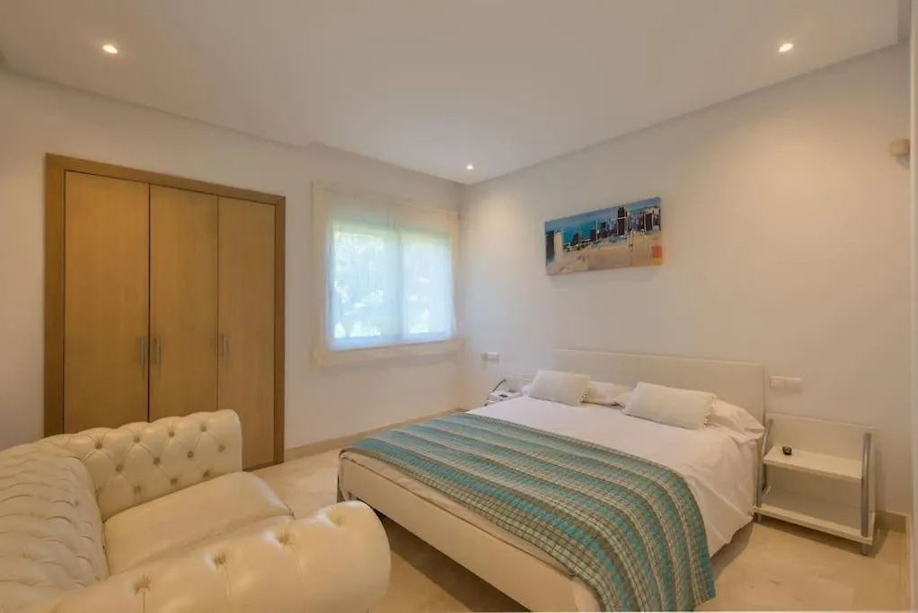 Alcazaba Beach Three Bedroom Apartment إِستيبونا