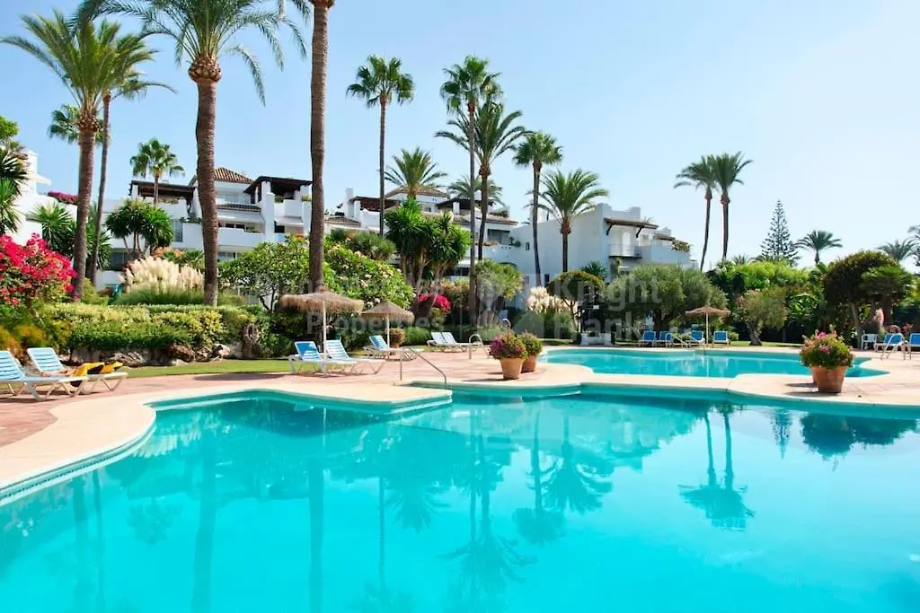 Alcazaba Beach Three Bedroom Apartment إِستيبونا