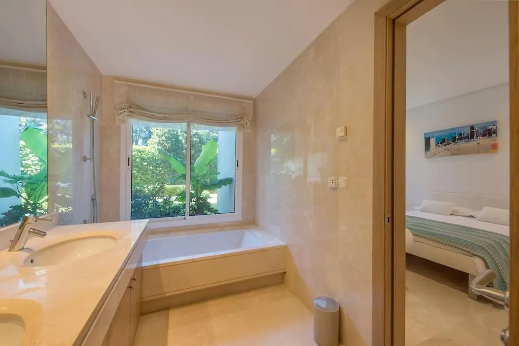 Alcazaba Beach Three Bedroom Apartment Estepona 0*,