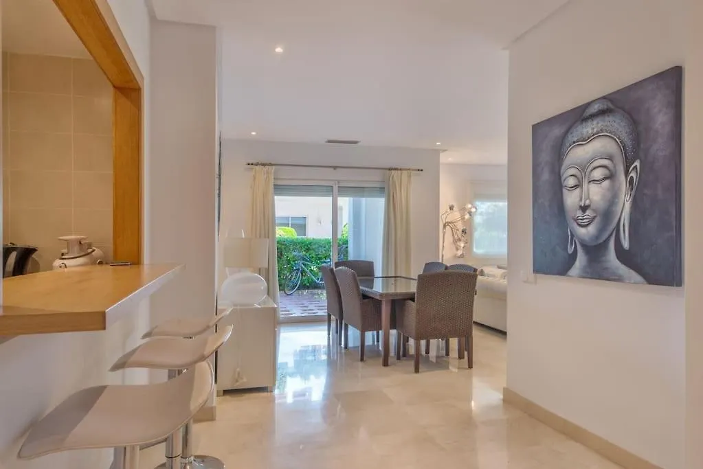 Alcazaba Beach Three Bedroom Apartment إِستيبونا