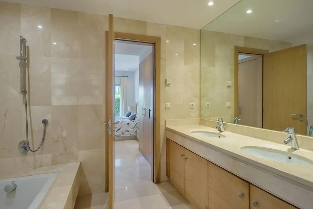 Alcazaba Beach Three Bedroom Apartment Estepona