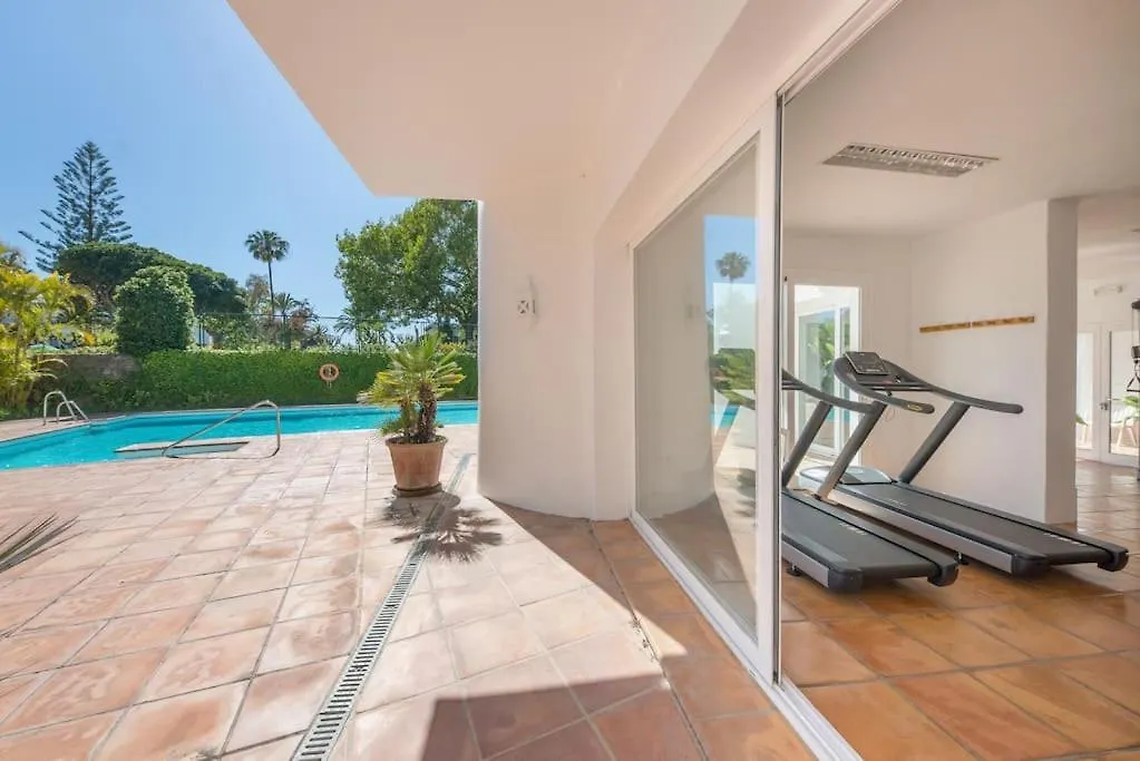 Alcazaba Beach Three Bedroom Apartment إِستيبونا