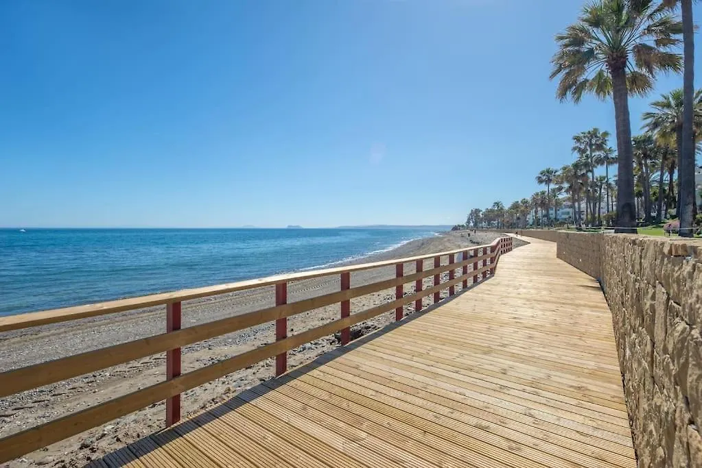 Alcazaba Beach Three Bedroom Apartment إِستيبونا