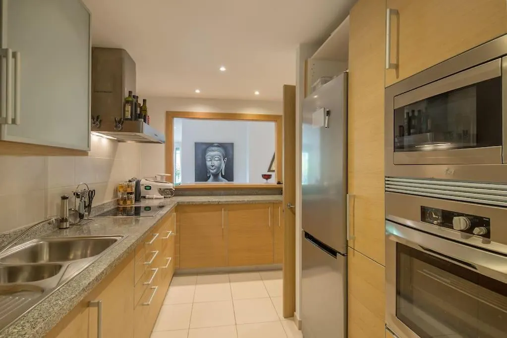 Alcazaba Beach Three Bedroom Apartment إِستيبونا إسبانيا