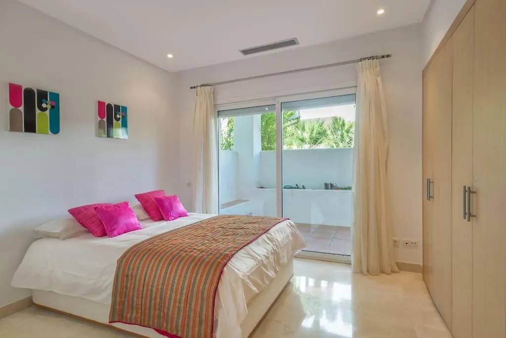 Alcazaba Beach Three Bedroom Apartment إِستيبونا 0*,  إسبانيا